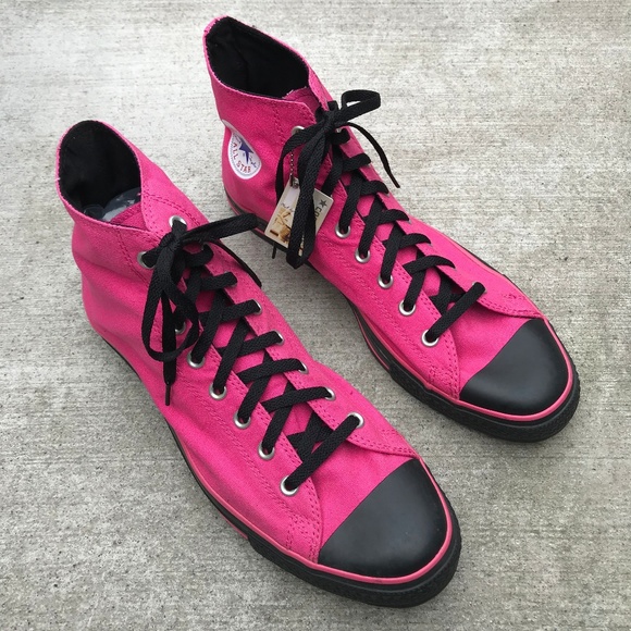 pink heart converse